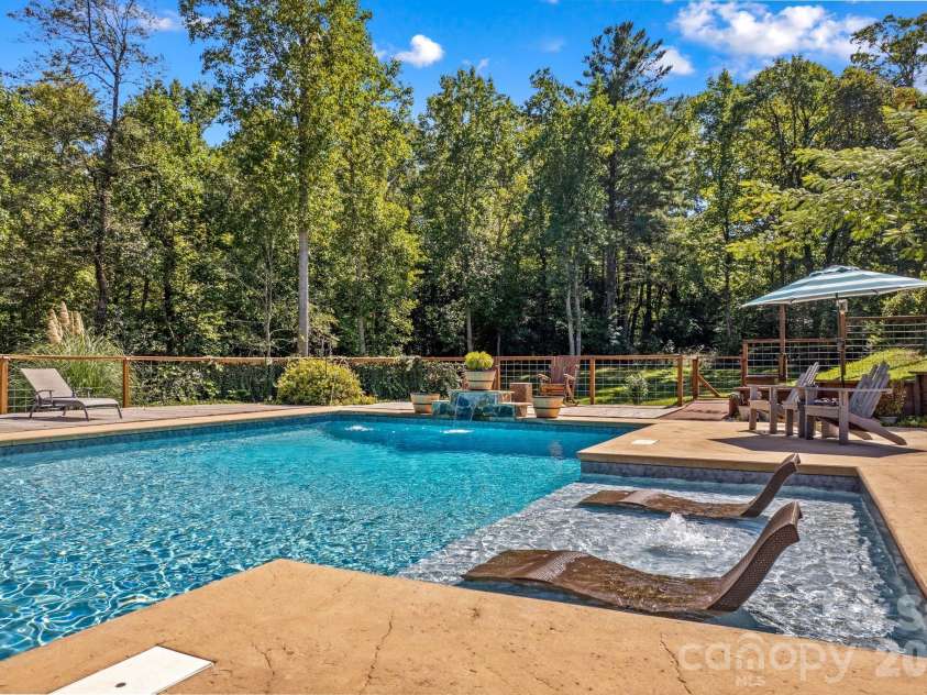 2361 Kennedy Road, Thomasville, NC 27360.  MLS# CAR4424748, YatesRealty ID 52127. 