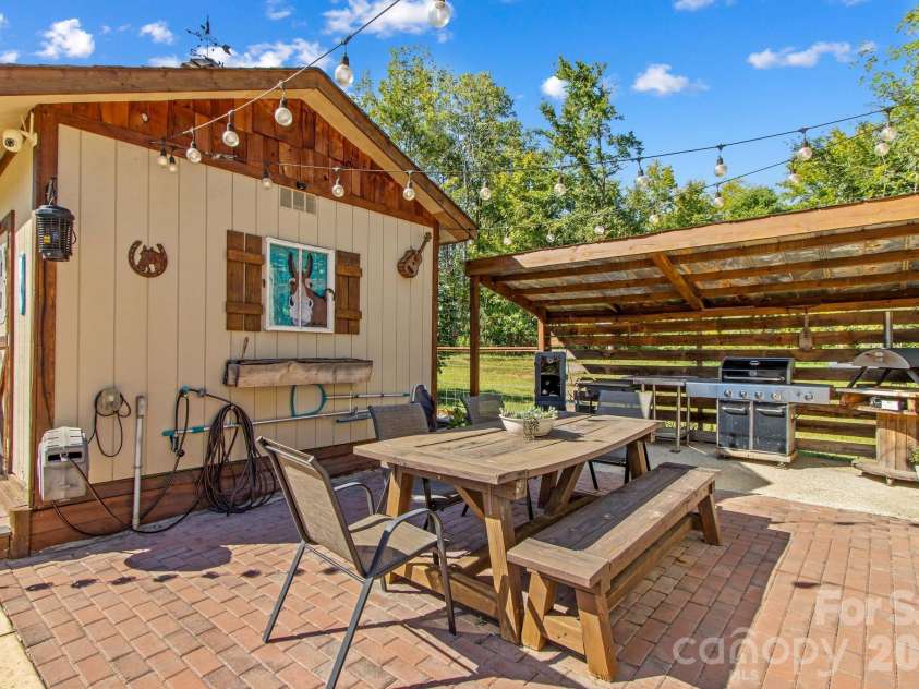 2361 Kennedy Road, Thomasville, NC 27360.  MLS# CAR4424748, YatesRealty ID 52127. 