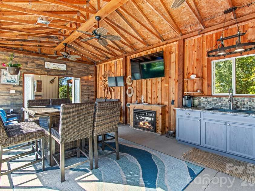 2361 Kennedy Road, Thomasville, NC 27360.  MLS# CAR4424748, YatesRealty ID 52127. 