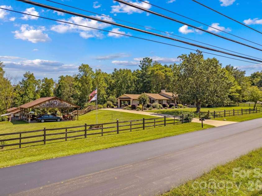 2361 Kennedy Road, Thomasville, NC 27360.  MLS# CAR4424748, YatesRealty ID 52127. 