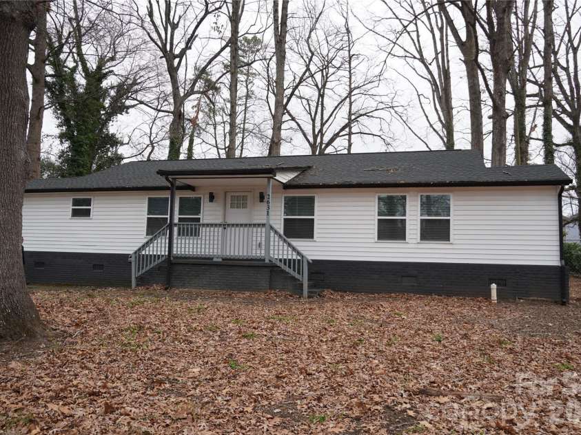 2631 Kenhill Drive, Charlotte, NC 28208.  MLS# CAR4354150, YatesRealty ID 5213. 