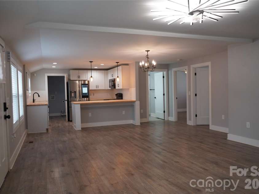 2631 Kenhill Drive, Charlotte, NC 28208.  MLS# CAR4354150, YatesRealty ID 5213. 