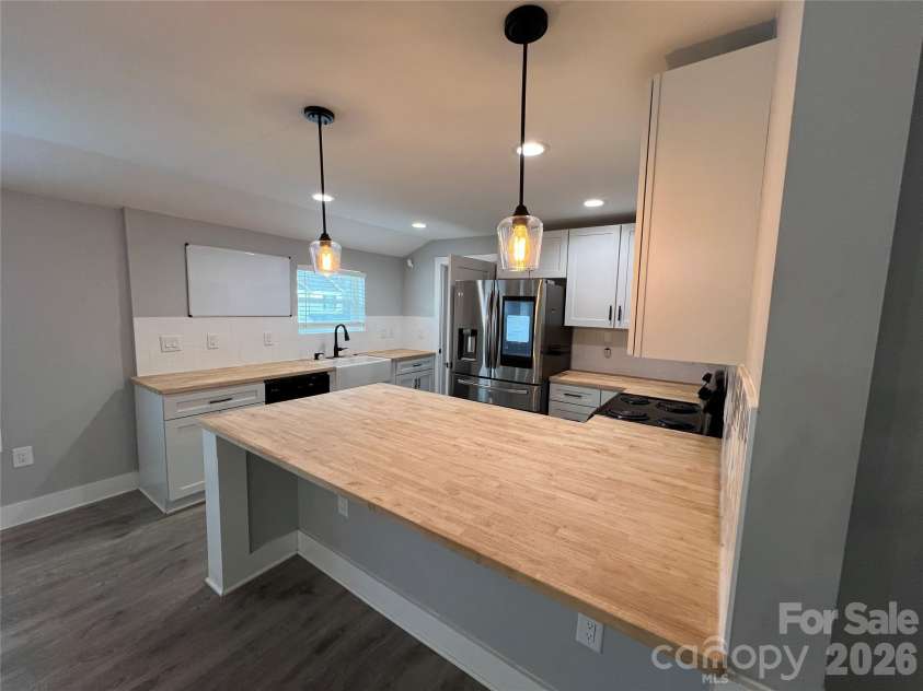 2631 Kenhill Drive, Charlotte, NC 28208.  MLS# CAR4354150, YatesRealty ID 5213. 