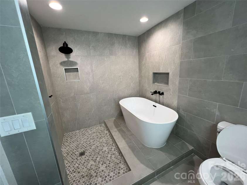 2631 Kenhill Drive, Charlotte, NC 28208.  MLS# CAR4354150, YatesRealty ID 5213. 