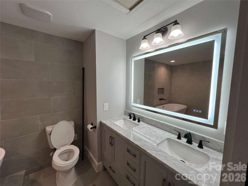 2631 Kenhill Drive, Charlotte, NC 28208.  MLS# CAR4354150, YatesRealty ID 5213. 