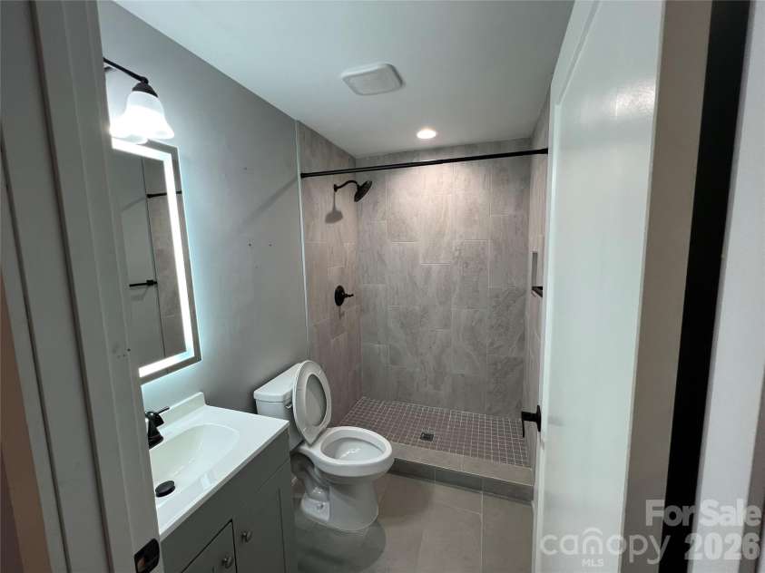 2631 Kenhill Drive, Charlotte, NC 28208.  MLS# CAR4354150, YatesRealty ID 5213. 