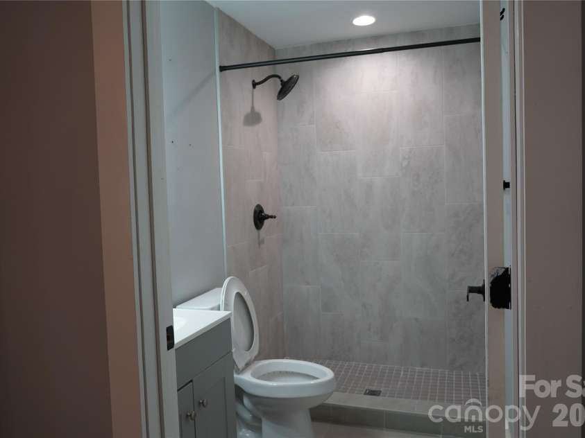 2631 Kenhill Drive, Charlotte, NC 28208.  MLS# CAR4354150, YatesRealty ID 5213. 