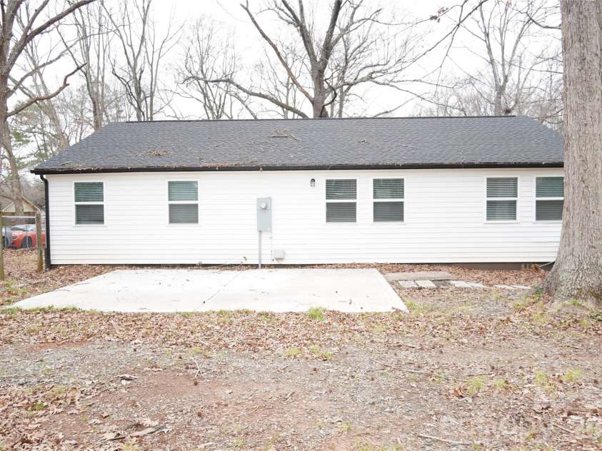 2631 Kenhill Drive, Charlotte, NC 28208.  MLS# CAR4354150, YatesRealty ID 5213. 