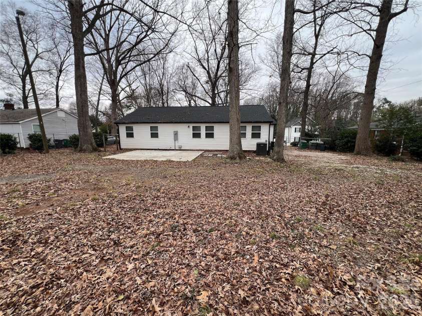 2631 Kenhill Drive, Charlotte, NC 28208.  MLS# CAR4354150, YatesRealty ID 5213. 