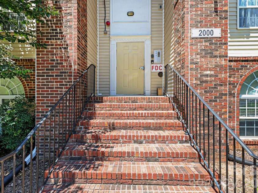 2012 Salem Bluff Drive, Winston Salem, NC 27127.  MLS# CAR4426251, YatesRealty ID 52130. 