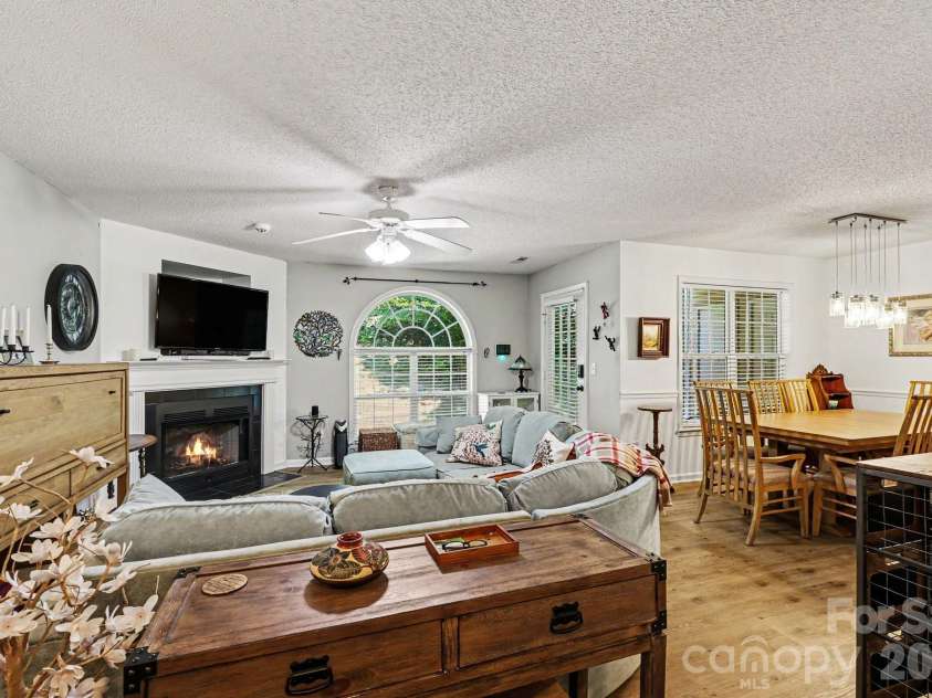 2012 Salem Bluff Drive, Winston Salem, NC 27127.  MLS# CAR4426251, YatesRealty ID 52130. 