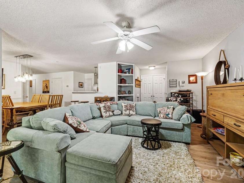 2012 Salem Bluff Drive, Winston Salem, NC 27127.  MLS# CAR4426251, YatesRealty ID 52130. 