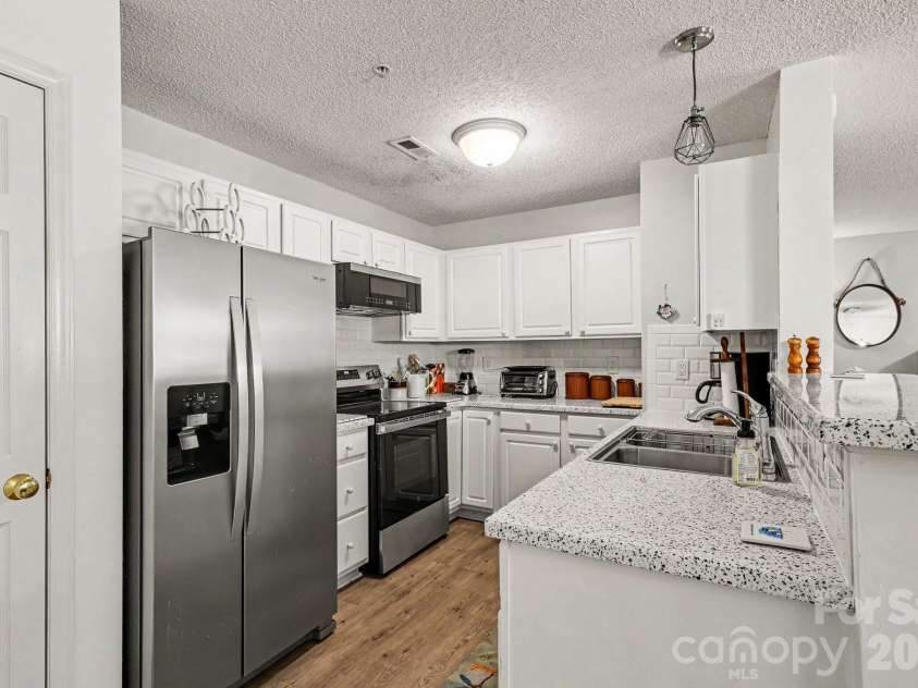 2012 Salem Bluff Drive, Winston Salem, NC 27127.  MLS# CAR4426251, YatesRealty ID 52130. 
