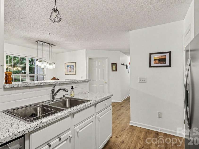 2012 Salem Bluff Drive, Winston Salem, NC 27127.  MLS# CAR4426251, YatesRealty ID 52130. 