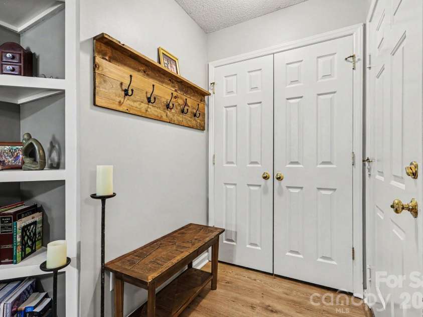 2012 Salem Bluff Drive, Winston Salem, NC 27127.  MLS# CAR4426251, YatesRealty ID 52130. 