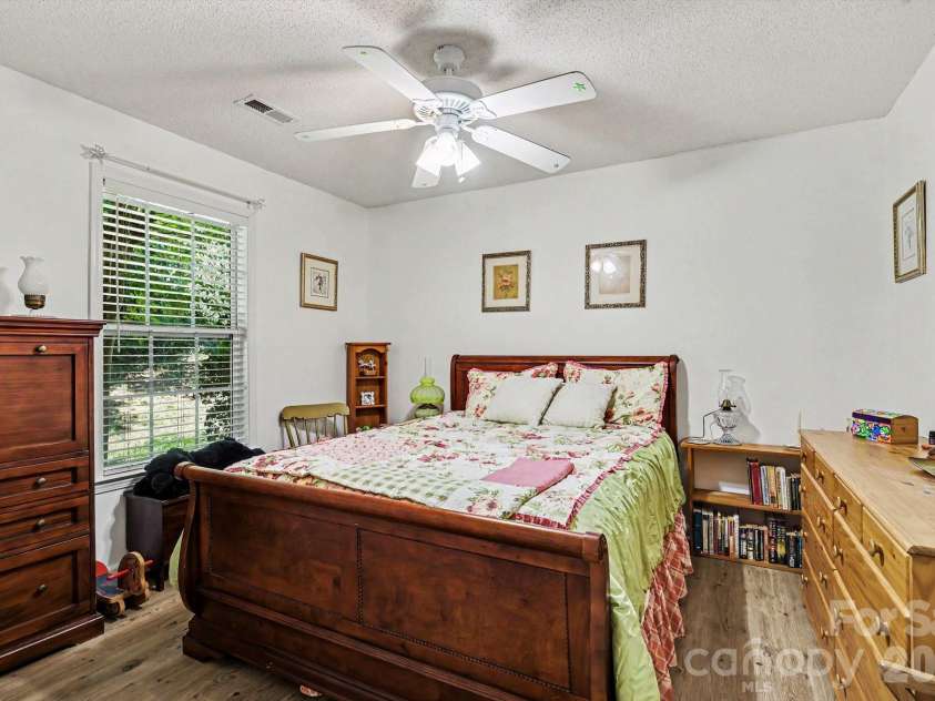 2012 Salem Bluff Drive, Winston Salem, NC 27127.  MLS# CAR4426251, YatesRealty ID 52130. 