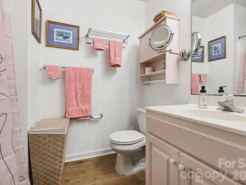 2012 Salem Bluff Drive, Winston Salem, NC 27127.  MLS# CAR4426251, YatesRealty ID 52130. 