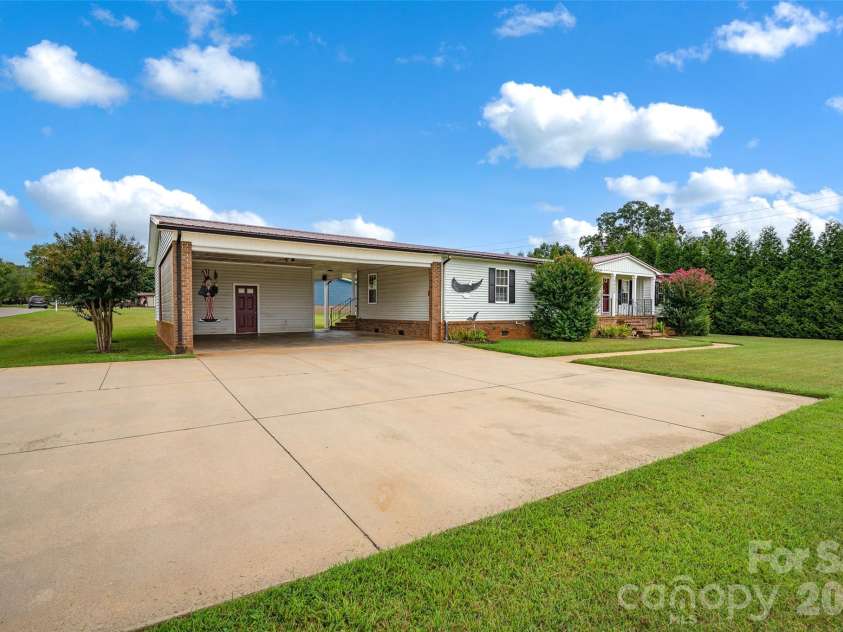2468 Old Mountain Road, Statesville, NC 28625.  MLS# CAR4426106, YatesRealty ID 52132. 