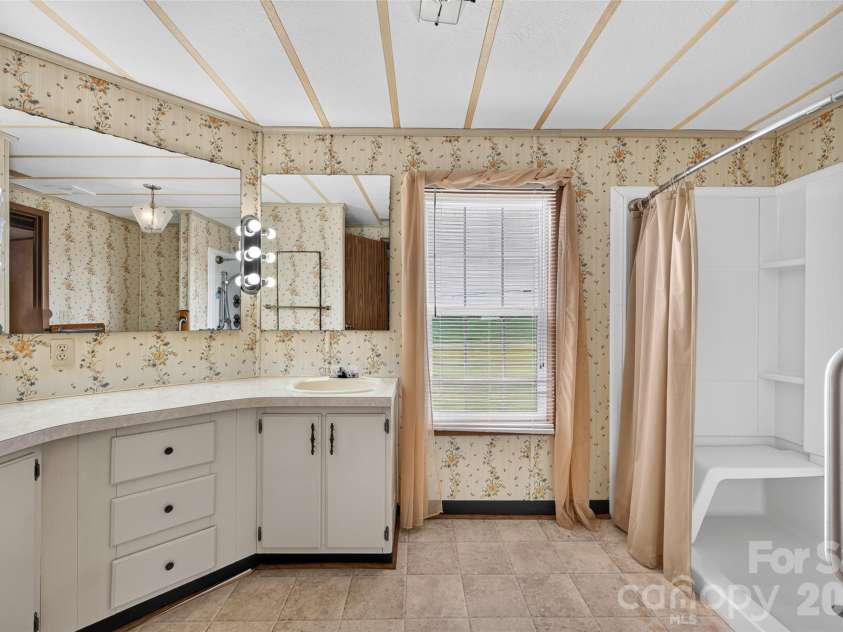 2468 Old Mountain Road, Statesville, NC 28625.  MLS# CAR4426106, YatesRealty ID 52132. 