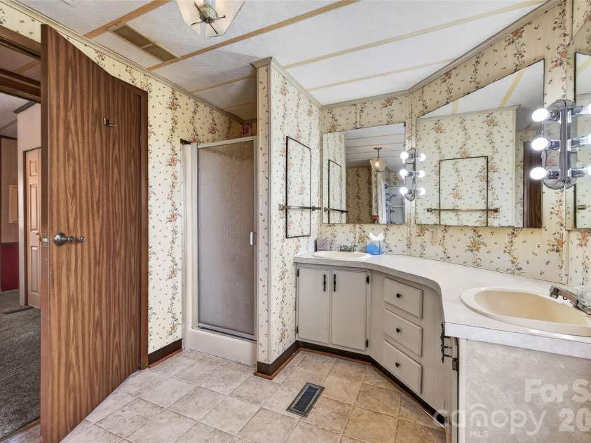 2468 Old Mountain Road, Statesville, NC 28625.  MLS# CAR4426106, YatesRealty ID 52132. 