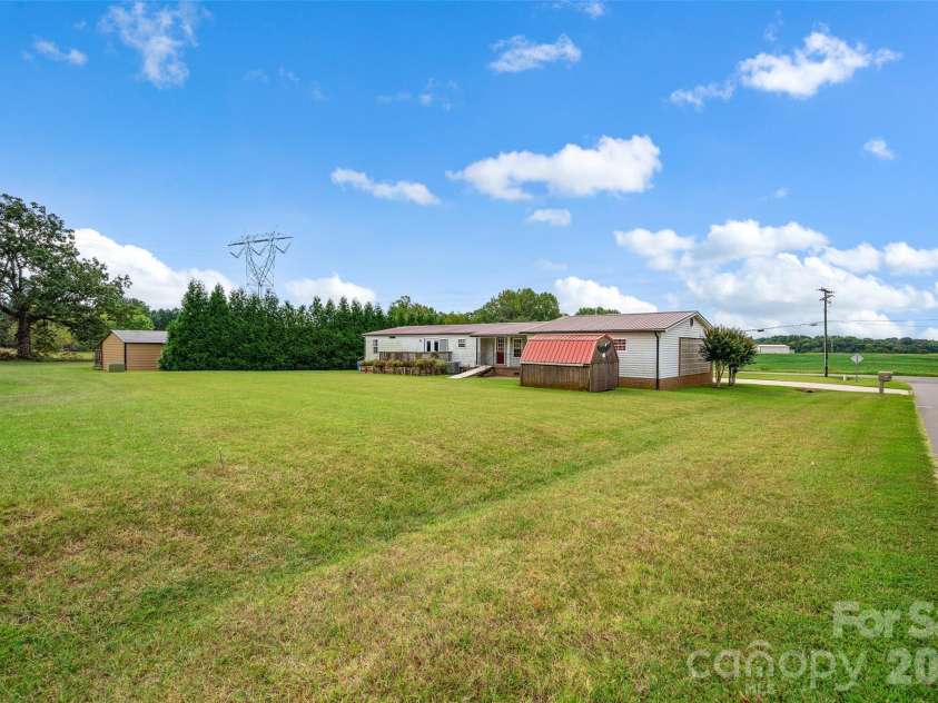 2468 Old Mountain Road, Statesville, NC 28625.  MLS# CAR4426106, YatesRealty ID 52132. 