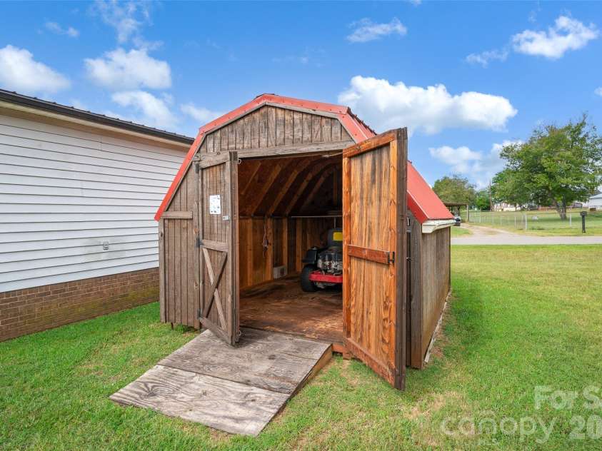 2468 Old Mountain Road, Statesville, NC 28625.  MLS# CAR4426106, YatesRealty ID 52132. 