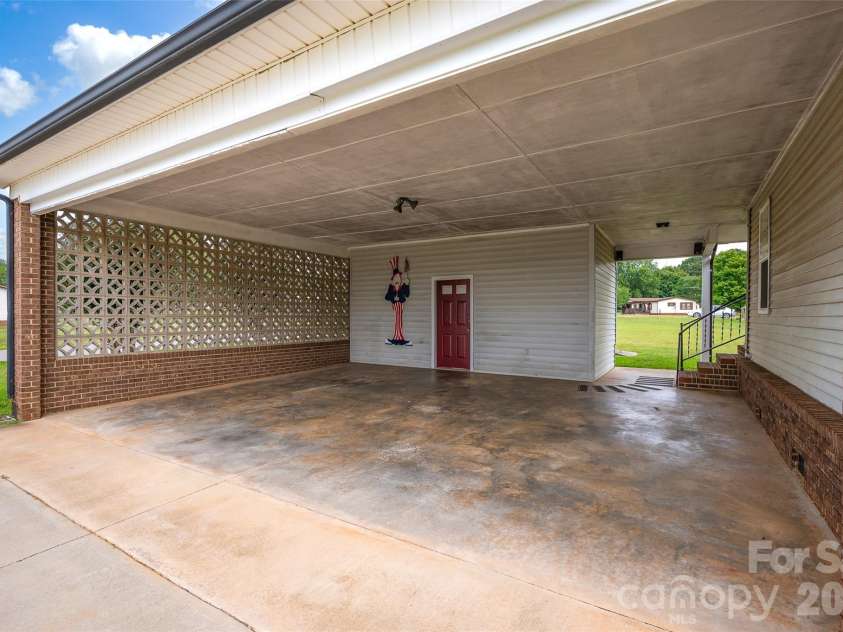 2468 Old Mountain Road, Statesville, NC 28625.  MLS# CAR4426106, YatesRealty ID 52132. 