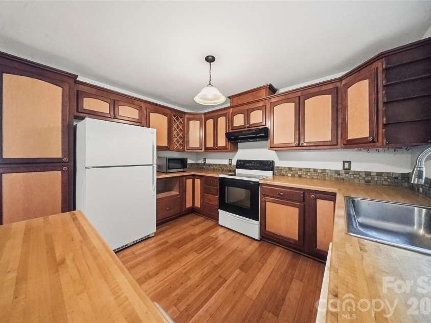 2326 Springwater Drive, Gastonia, NC 28056.  MLS# CAR4425551, YatesRealty ID 52137. 