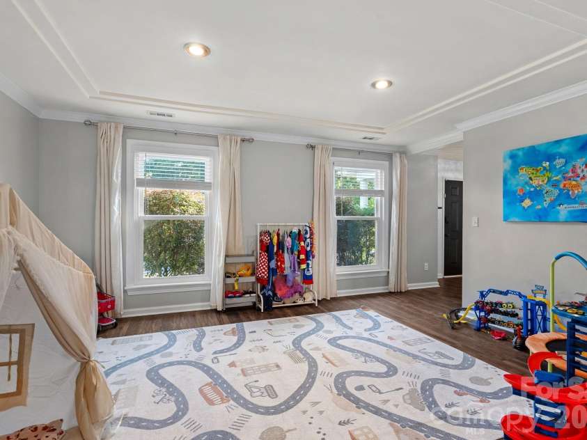 10327 Shady Rest Lane, Charlotte, NC 28214.  MLS# CAR4425051, YatesRealty ID 52138. 