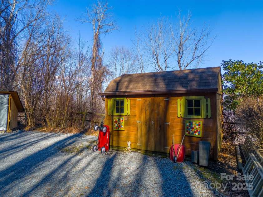 116 Billy Bob Trail, Waynesville, NC 28785.  MLS# CAR4231221, YatesRealty ID 5214. 