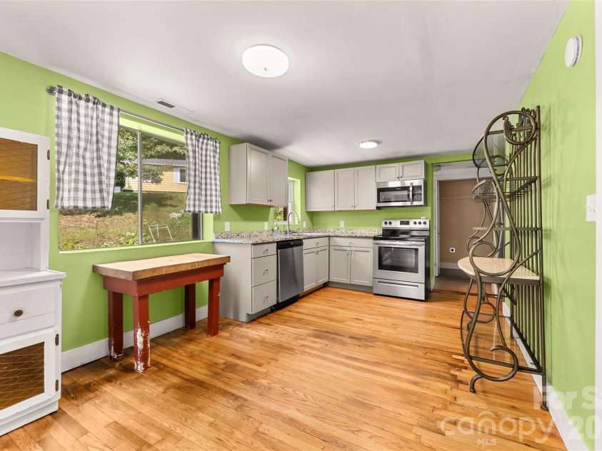 108 Wilrecar Drive, Black Mountain, NC 28711.  MLS# CAR4423678, YatesRealty ID 52141. 
