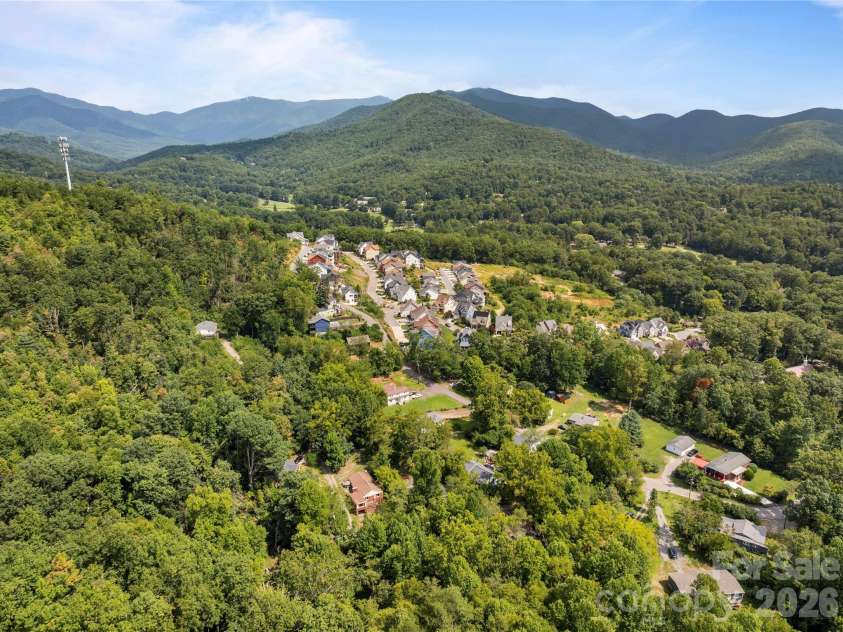108 Wilrecar Drive, Black Mountain, NC 28711.  MLS# CAR4423678, YatesRealty ID 52141. 
