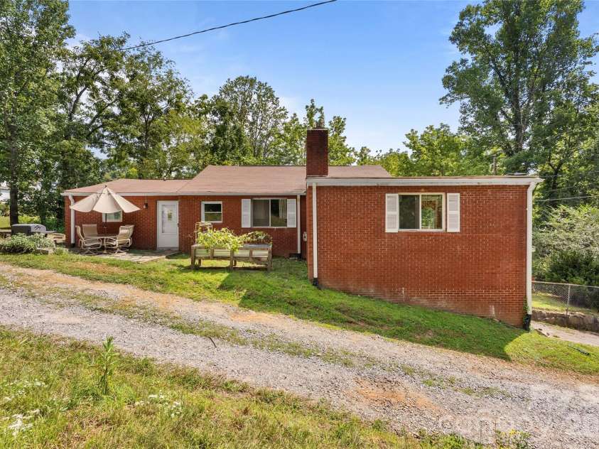 108 Wilrecar Drive, Black Mountain, NC 28711.  MLS# CAR4423678, YatesRealty ID 52141. 