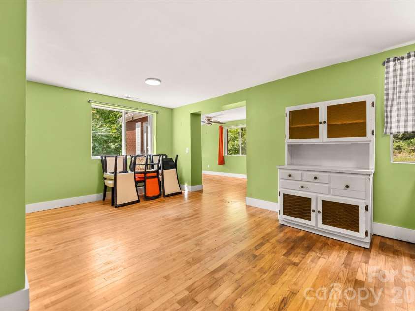 108 Wilrecar Drive, Black Mountain, NC 28711.  MLS# CAR4423678, YatesRealty ID 52141. Dining area