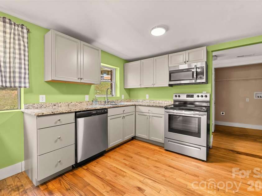 108 Wilrecar Drive, Black Mountain, NC 28711.  MLS# CAR4423678, YatesRealty ID 52141. Kitchen