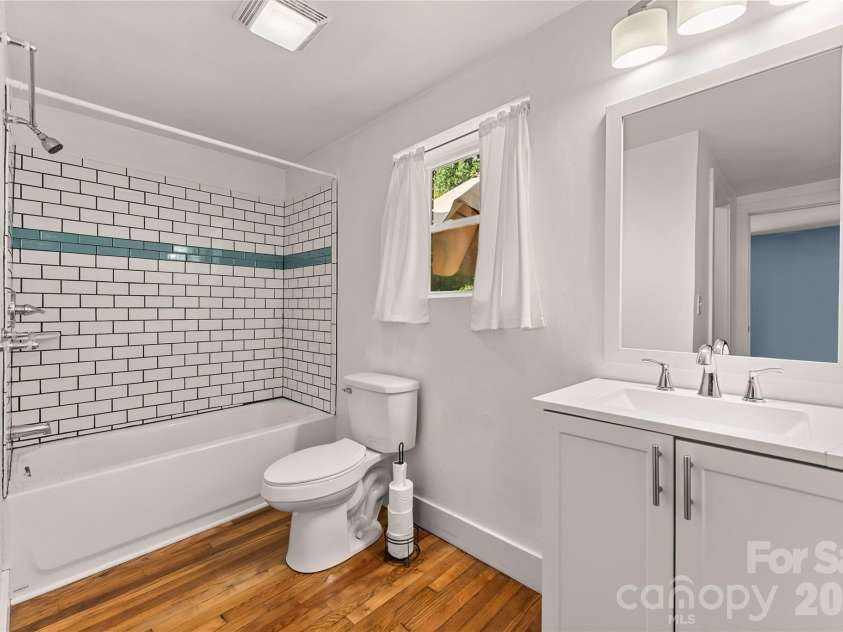108 Wilrecar Drive, Black Mountain, NC 28711.  MLS# CAR4423678, YatesRealty ID 52141. Primary bath