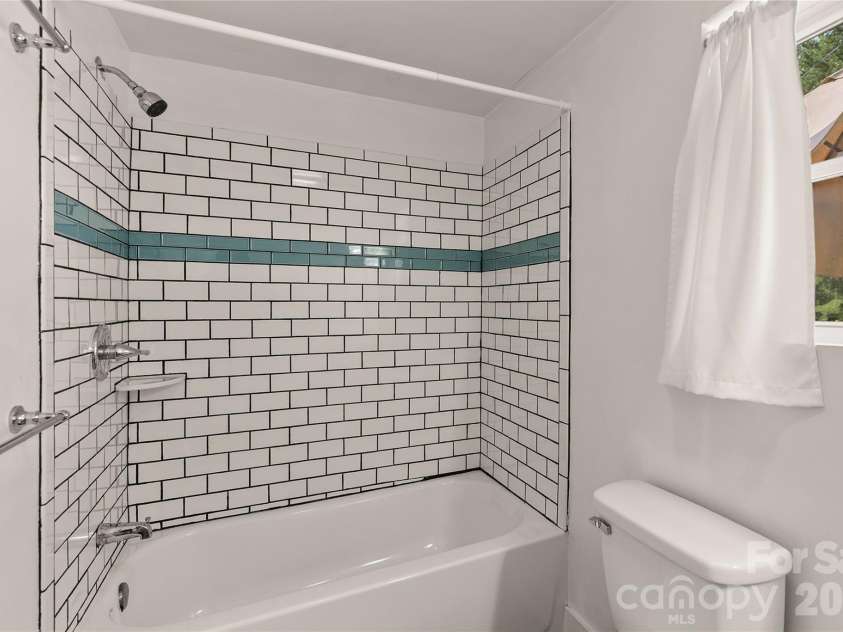 108 Wilrecar Drive, Black Mountain, NC 28711.  MLS# CAR4423678, YatesRealty ID 52141. Primary bath