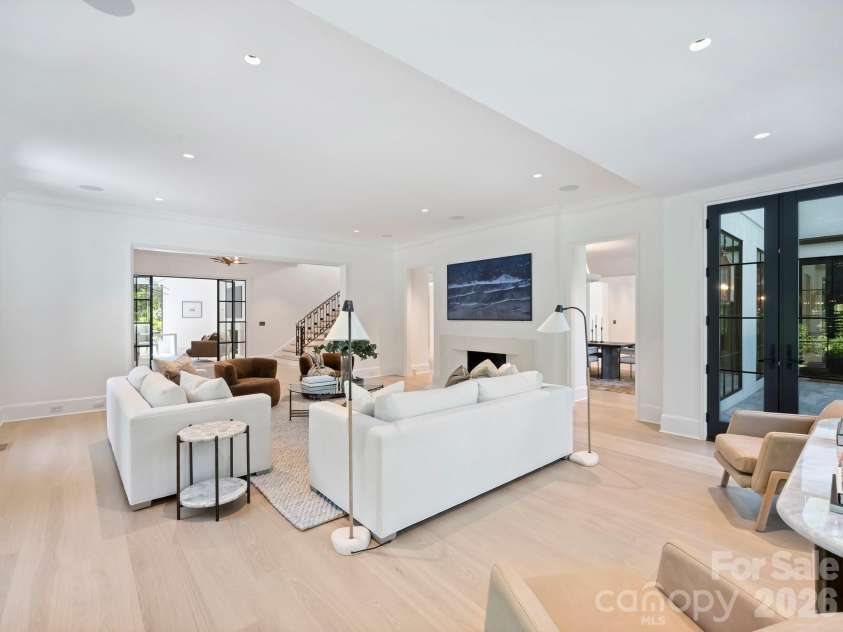 600 Hermitage Road, Charlotte, NC 28207.  MLS# CAR4422657, YatesRealty ID 52142. 
