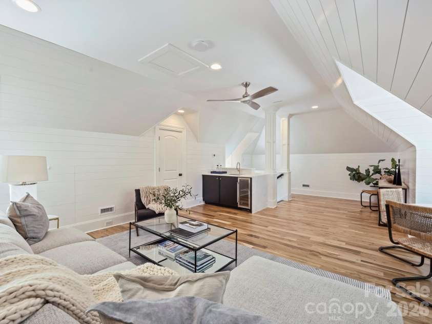 600 Hermitage Road, Charlotte, NC 28207.  MLS# CAR4422657, YatesRealty ID 52142. Bonus room/guest suite