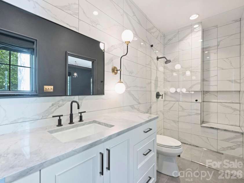 600 Hermitage Road, Charlotte, NC 28207.  MLS# CAR4422657, YatesRealty ID 52142. Guest Suite 1 bath