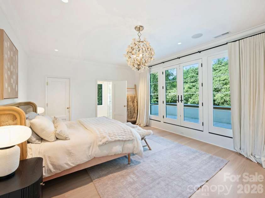 600 Hermitage Road, Charlotte, NC 28207.  MLS# CAR4422657, YatesRealty ID 52142. Guest Suite 4 with private balcony