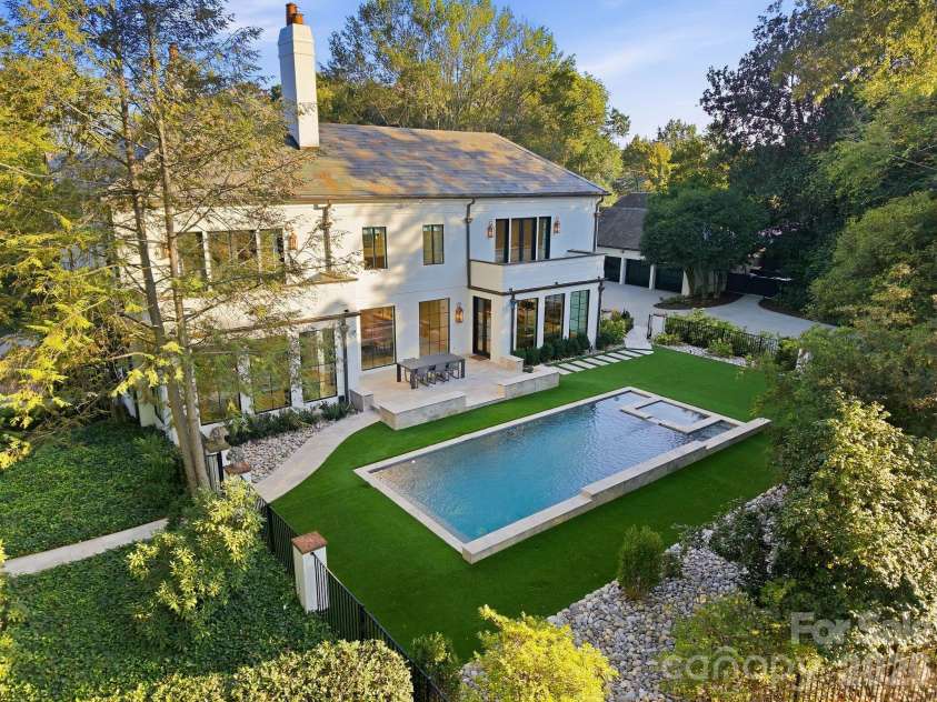 600 Hermitage Road, Charlotte, NC 28207.  MLS# CAR4422657, YatesRealty ID 52142. Rear Side yard facing Granville Road