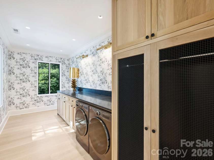 600 Hermitage Road, Charlotte, NC 28207.  MLS# CAR4422657, YatesRealty ID 52142. Upper level Laundry room