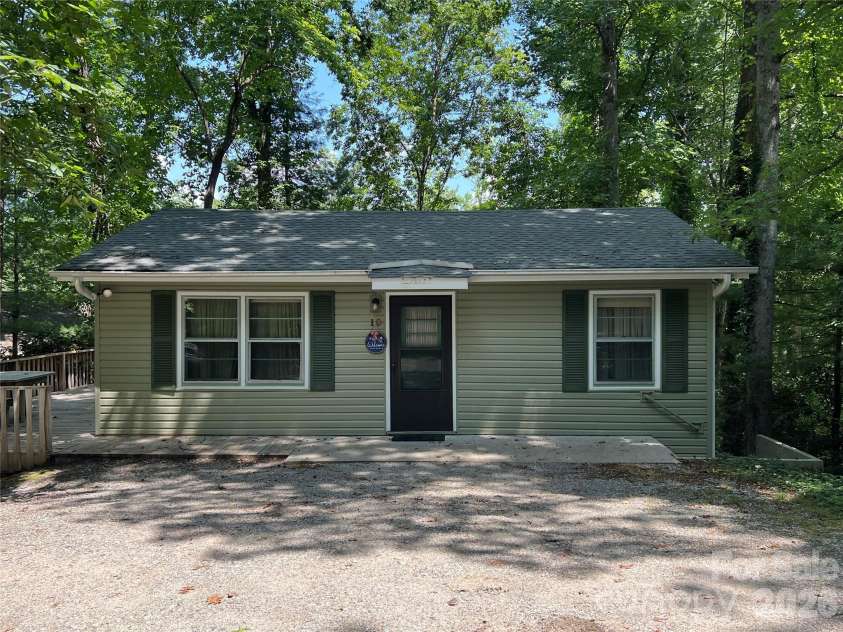 10 Hopewell Lane, Flat Rock, NC 28731.  MLS# CAR4426427, YatesRealty ID 52147. 