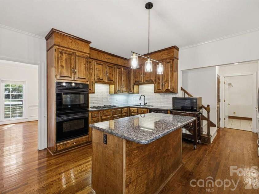 9423 Braemar Terrace, Charlotte, NC 28210.  MLS# CAR4403949, YatesRealty ID 52149. 