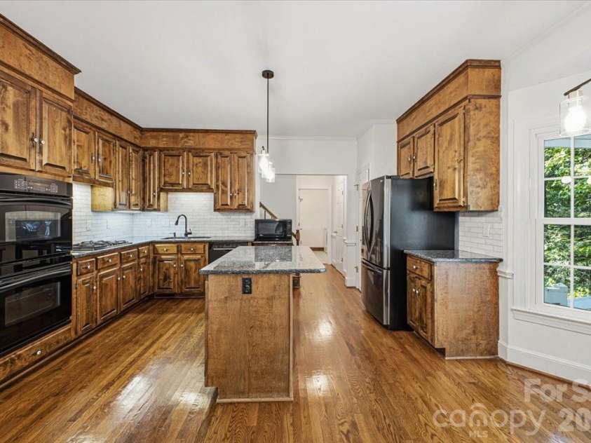 9423 Braemar Terrace, Charlotte, NC 28210.  MLS# CAR4403949, YatesRealty ID 52149. 