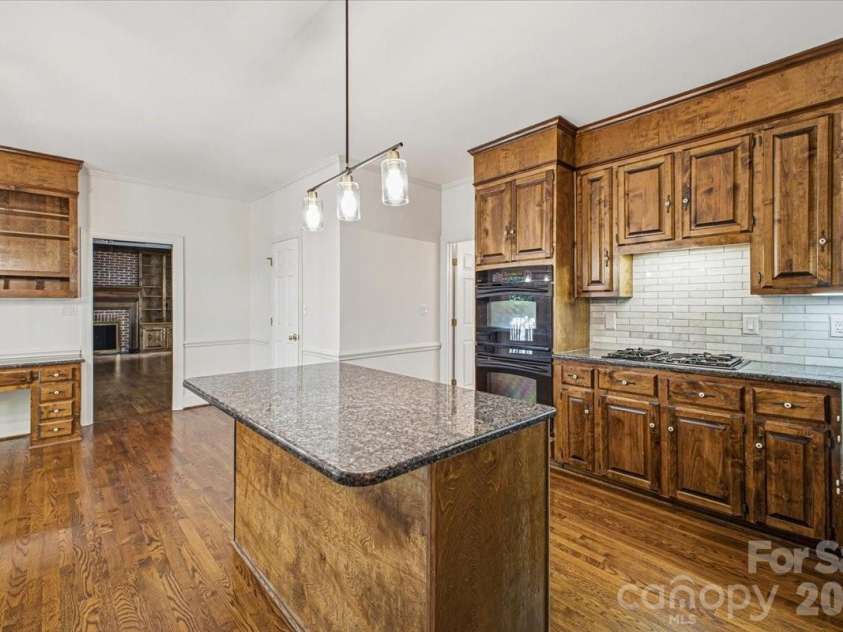 9423 Braemar Terrace, Charlotte, NC 28210.  MLS# CAR4403949, YatesRealty ID 52149. 