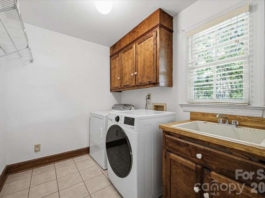 9423 Braemar Terrace, Charlotte, NC 28210.  MLS# CAR4403949, YatesRealty ID 52149. 