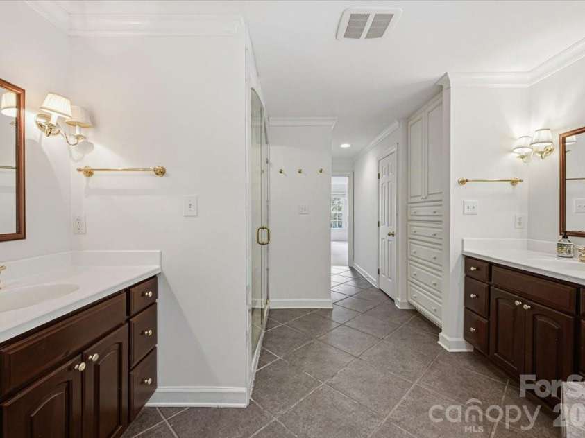9423 Braemar Terrace, Charlotte, NC 28210.  MLS# CAR4403949, YatesRealty ID 52149. 
