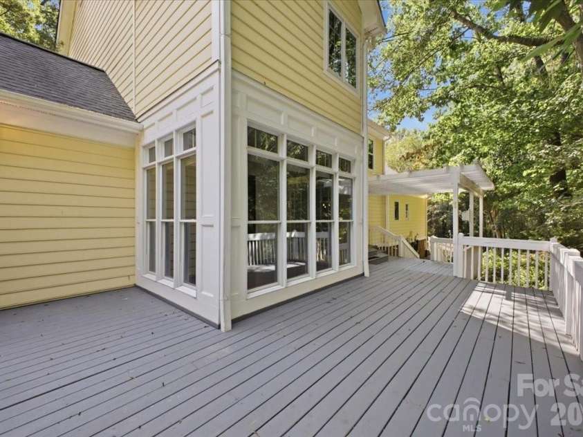9423 Braemar Terrace, Charlotte, NC 28210.  MLS# CAR4403949, YatesRealty ID 52149. 